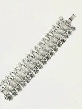Sarah Coventry Simply Elegant Pineapple Bracelet Silver Tone Vintage